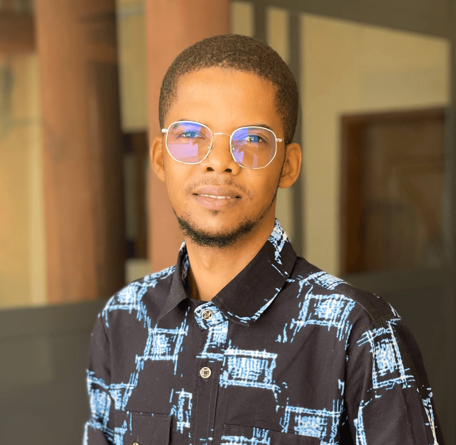 Portrait de Serge Ahouansinou, développeur Full-Stack